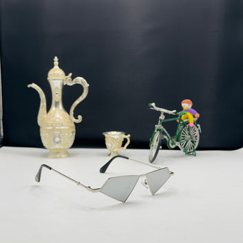 Geometric Metal Shield Sunglasses – Modern Minimalist Design